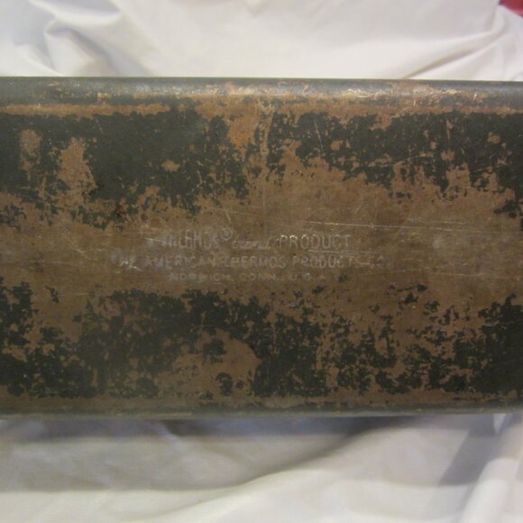 VTG THERMOS "V" METAL LUNCH BOX, W/HANDLE, DOME SHAPED - Picture 11 of 12